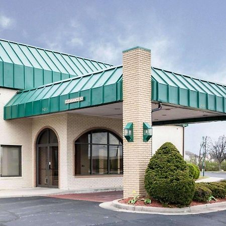 Quality Inn And Suites Indianapolis Exterior foto