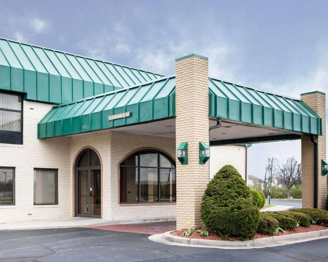 Quality Inn And Suites Indianapolis Exterior foto
