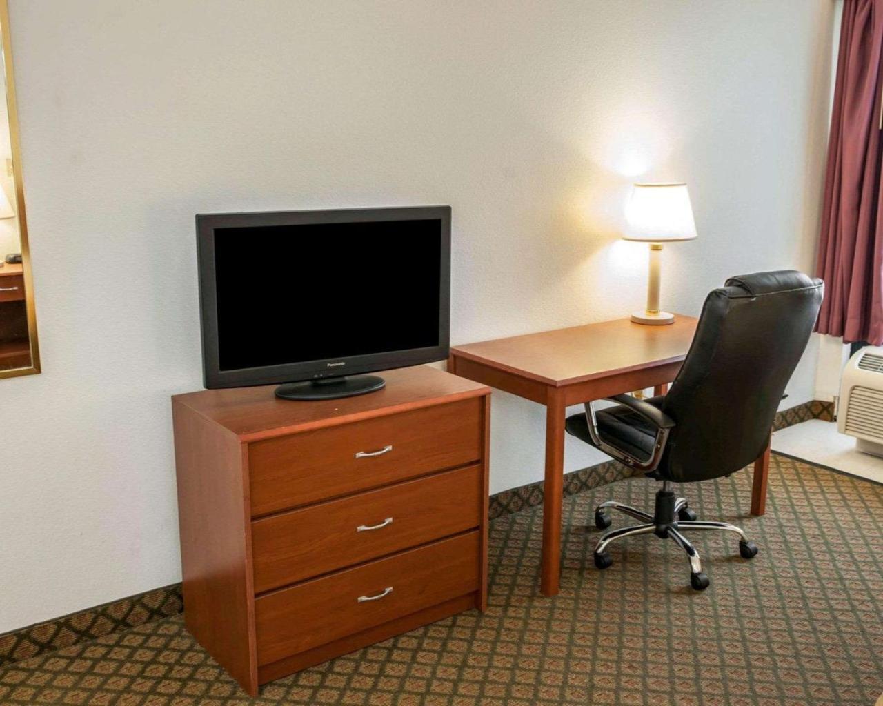 Quality Inn And Suites Indianapolis Exterior foto